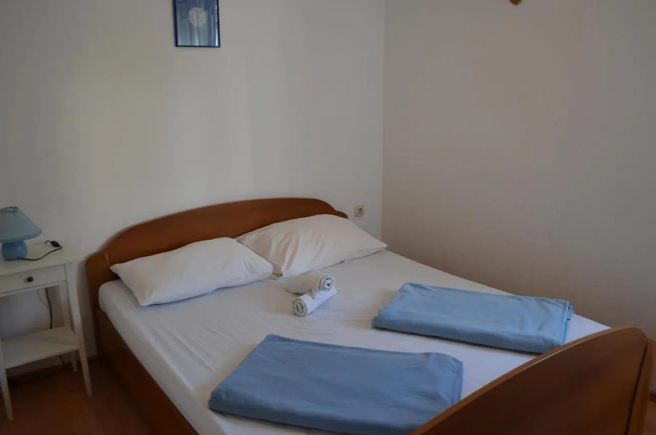 Apartments Leticia I Baška