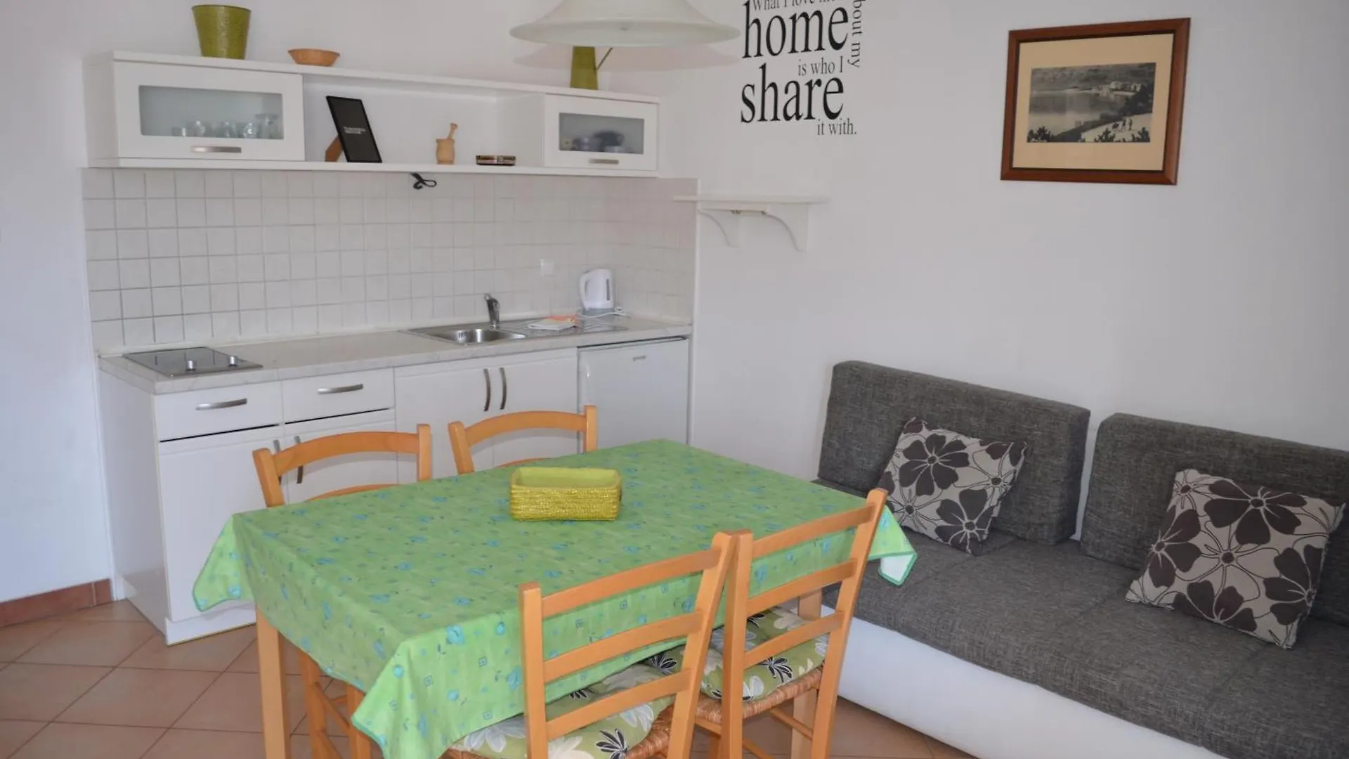 Apartments Leticia I Baška 0*,  Chorvatsko